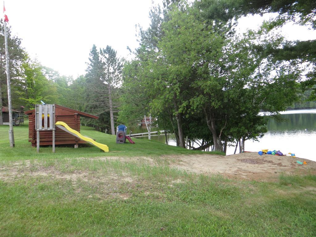 Bondi Village Cottage Resort Lake of Bays Exterior photo